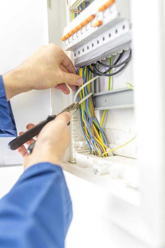 Les &eacute;tapes essentielles d'une r&eacute;novation &eacute;lectrique &agrave; CIRY-SALSOGNE